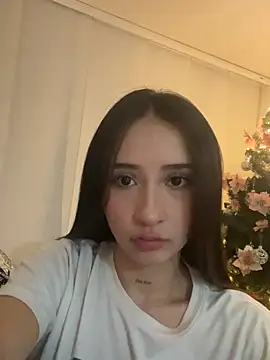 Snapshot of Angeeel_ chatting on December 27, 2024, 5:31 am Angeeel  online show from December 27, 2024, 5:31 am