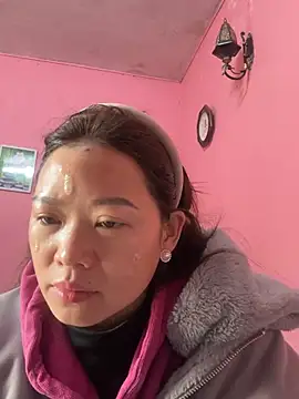 Snapshot of Hellen_111 chatting on March 12, 2025, 6:18 am Hellen 111 online show from March 12, 2025, 6:18 am