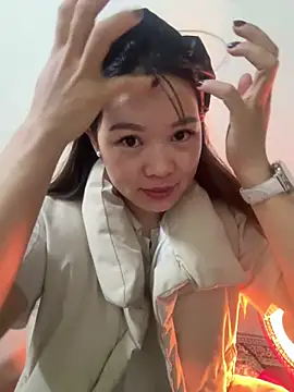 Snapshot of Hellen_111 chatting on February 3, 2025, 3:53 am Hellen 111 online show from February 3, 2025, 3:53 am