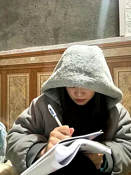 Hellen 111 online show from November 4, 2025, 9:46 am