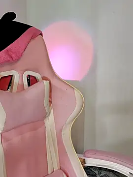 ItsNaiixa online show from November 16, 2025, 7:07 pm