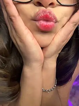 Lily candy X online show from April 11, 2026, 7:45 am