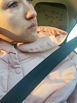 KateRedgar online show from November 14, 2025, 7:45 am