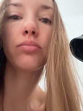 KateRedgar online show from April 9, 2026, 8:31 am