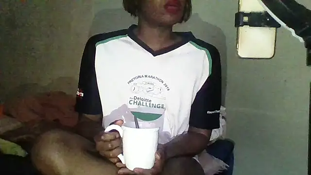 Snapshot of Moorella1 chatting on September 28, 2025, 9:27 am Moorella1 online show from September 28, 2025, 9:27 am