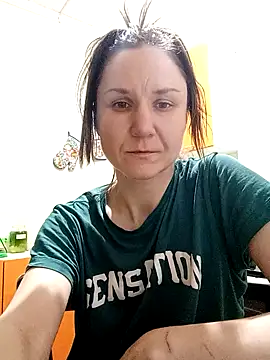 Holly Bette online show from February 4, 2025, 4:48 am