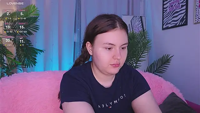 Snapshot of Mia__Peach chatting on March 14, 2025, 4:10 am Mia Peach online show from March 14, 2025, 4:10 am