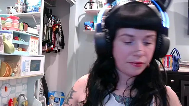 Snapshot of Marcelinegoddess chatting on February 5, 2025, 4:16 am Marcelinegoddess online show from February 5, 2025, 4:16 am