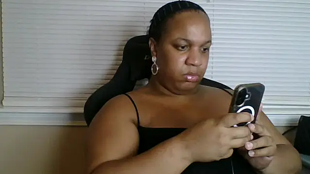 Snapshot of Badgirlbrittt chatting on September 25, 2025, 12:05 am Badgirlbrittt online show from September 25, 2025, 12:05 am