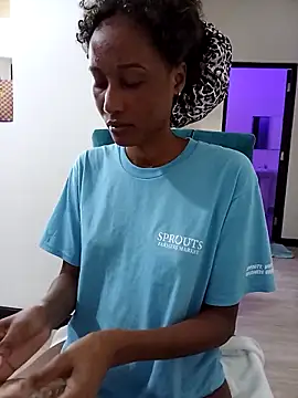 Snapshot of Lina-01 chatting on September 25, 2025, 9:59 am Lina-01 online show from September 25, 2025, 9:59 am