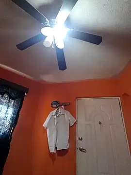 miicheele32 online show from February 19, 2025, 7:26 pm