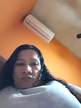 Snapshot of miicheele32 chatting on November 22, 2025, 8:57 am miicheele32 online show from November 22, 2025, 8:57 am