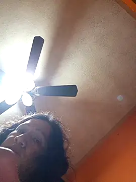 Snapshot of miicheele32 chatting on November 16, 2025, 10:20 am miicheele32 online show from November 16, 2025, 10:20 am