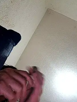 Snapshot of miicheele32 chatting on January 5, 2026, 6:33 pm miicheele32 online show from January 5, 2026, 6:33 pm