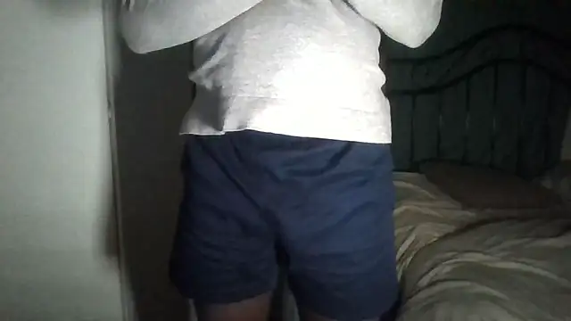 Snapshot of SmallGoodNutts chatting on September 20, 2025, 8:14 pm SmallGoodNutts online show from September 20, 2025, 8:14 pm