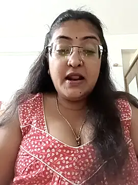 LAVERNIYA  online show from September 17, 2025, 3:47 pm