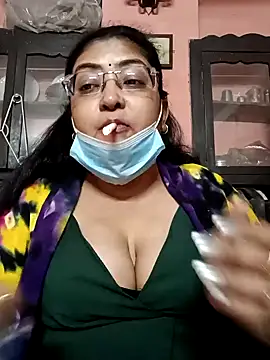 LAVERNIYA  online show from January 12, 2025, 6:49 pm