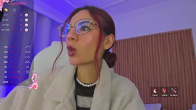 sophiecherry  online show from February 12, 2025, 7:13 am