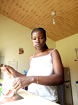 Snapshot of TrishaKalid chatting on September 25, 2025, 9:04 am TrishaKalid online show from September 25, 2025, 9:04 am