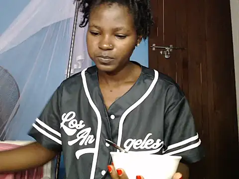 Snapshot of TrishaKalid chatting on October 27, 2025, 8:15 am TrishaKalid online show from October 27, 2025, 8:15 am