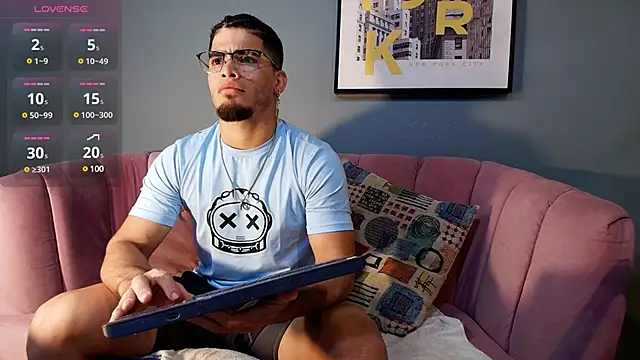 dante fox  online show from February 6, 2025, 11:37 pm