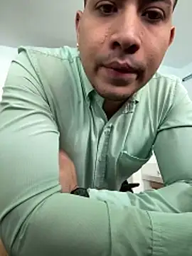 Juanes432 online show from February 17, 2026, 7:33 pm