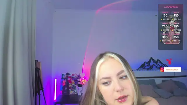 Snapshot of marry_evans chatting on October 17, 2025, 1:20 am marry evans online show from October 17, 2025, 1:20 am