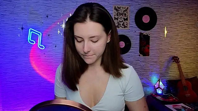 GloriaElmer online show from February 4, 2025, 8:02 am