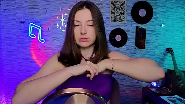 GloriaElmer online show from February 12, 2025, 6:40 am