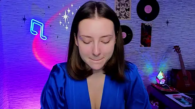 GloriaElmer online show from February 3, 2025, 6:45 am