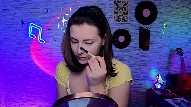 GloriaElmer online show from February 7, 2025, 6:03 am