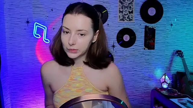 GloriaElmer online show from February 13, 2025, 7:35 am