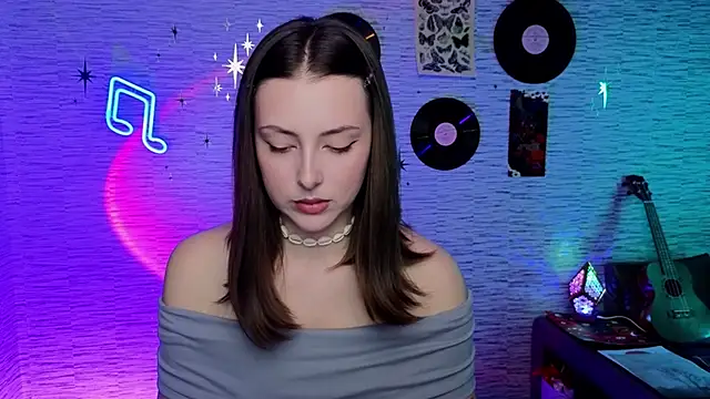 GloriaElmer online show from March 19, 2025, 9:49 am