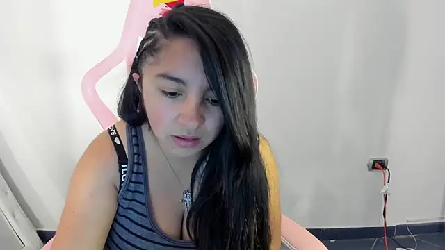  Angelinaandrade  online show from March 10, 2025, 2:16 pm