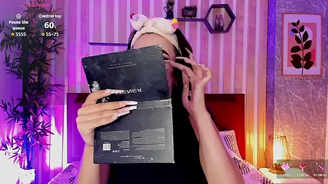 miah connor online show from November 5, 2025, 7:39 pm