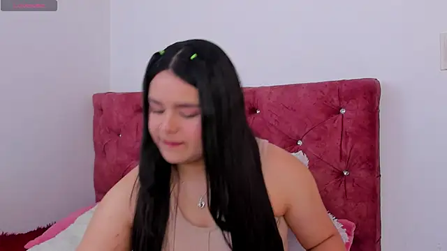 skyhotgirll online show from April 15, 2026, 5:50 pm