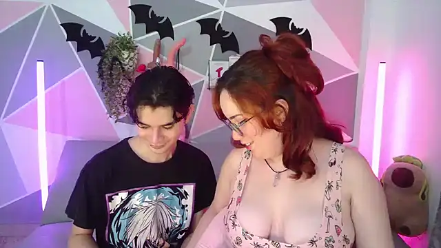 Snapshot of AndrewAnndCherry chatting on October 15, 2025, 11:35 pm AndrewAnndCherry online show from October 15, 2025, 11:35 pm