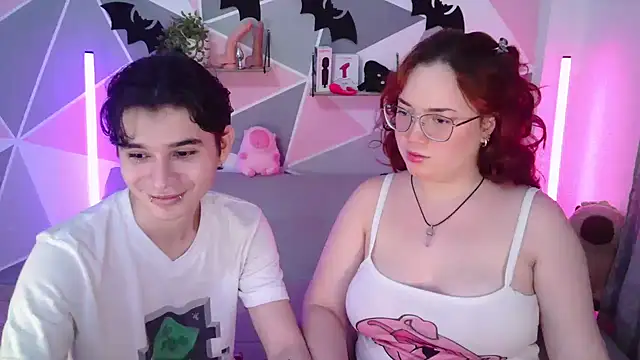 Snapshot of AndrewAnndCherry chatting on October 11, 2025, 12:33 am AndrewAnndCherry online show from October 11, 2025, 12:33 am