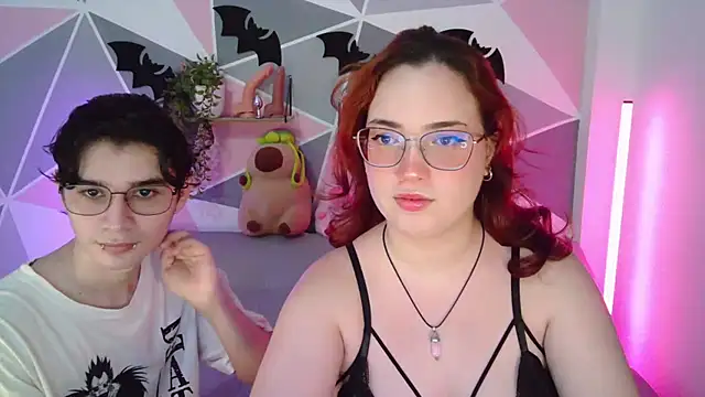 Snapshot of AndrewAnndCherry chatting on October 9, 2025, 12:22 am AndrewAnndCherry online show from October 9, 2025, 12:22 am