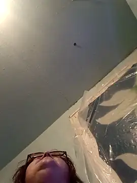 Snapshot of mcv131985 chatting on March 2, 2026, 1:17 am mcv131985 online show from March 2, 2026, 1:17 am