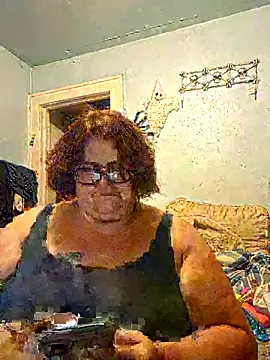 Snapshot of mcv131985 chatting on September 15, 2025, 3:29 am mcv131985 online show from September 15, 2025, 3:29 am