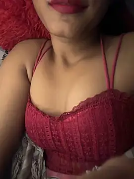 Snapshot of Hot_Goldengirl chatting on November 3, 2025, 7:39 pm Hot Goldengirl online show from November 3, 2025, 7:39 pm