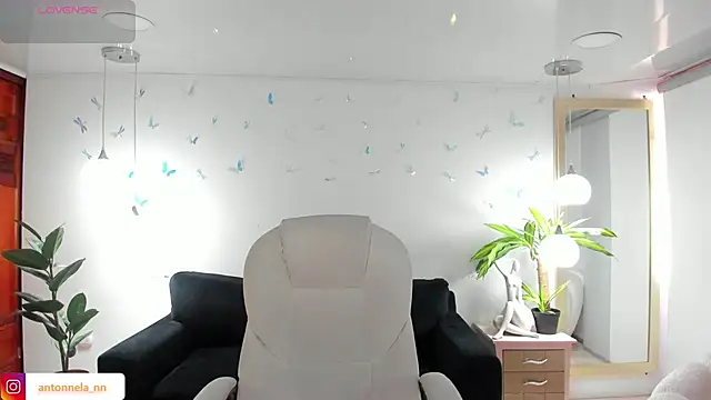  Antonnela  online show from February 26, 2026, 1:44 pm