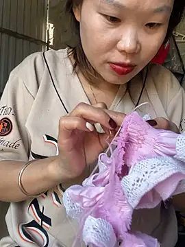 Snapshot of Laura8910 chatting on March 5, 2025, 8:54 am Laura8910 online show from March 5, 2025, 8:54 am