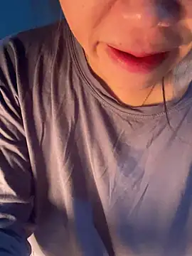 Snapshot of Laura8910 chatting on January 4, 2025, 12:38 pm Laura8910 online show from January 4, 2025, 12:38 pm