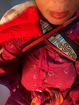 Snapshot of Laura8910 chatting on November 9, 2025, 12:31 pm Laura8910 online show from November 9, 2025, 12:31 pm