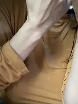 Snapshot of Laura8910 chatting on March 13, 2025, 4:49 am Laura8910 online show from March 13, 2025, 4:49 am