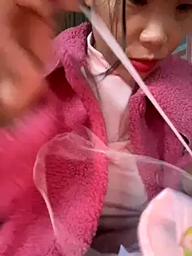 Snapshot of Laura8910 chatting on October 24, 2025, 9:41 am Laura8910 online show from October 24, 2025, 9:41 am