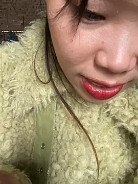 Snapshot of Laura8910 chatting on February 20, 2025, 4:18 am Laura8910 online show from February 20, 2025, 4:18 am