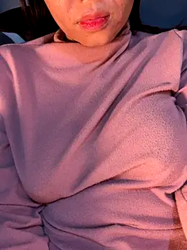 Snapshot of Laura8910 chatting on December 5, 2024, 12:06 pm Laura8910 online show from December 5, 2024, 12:06 pm